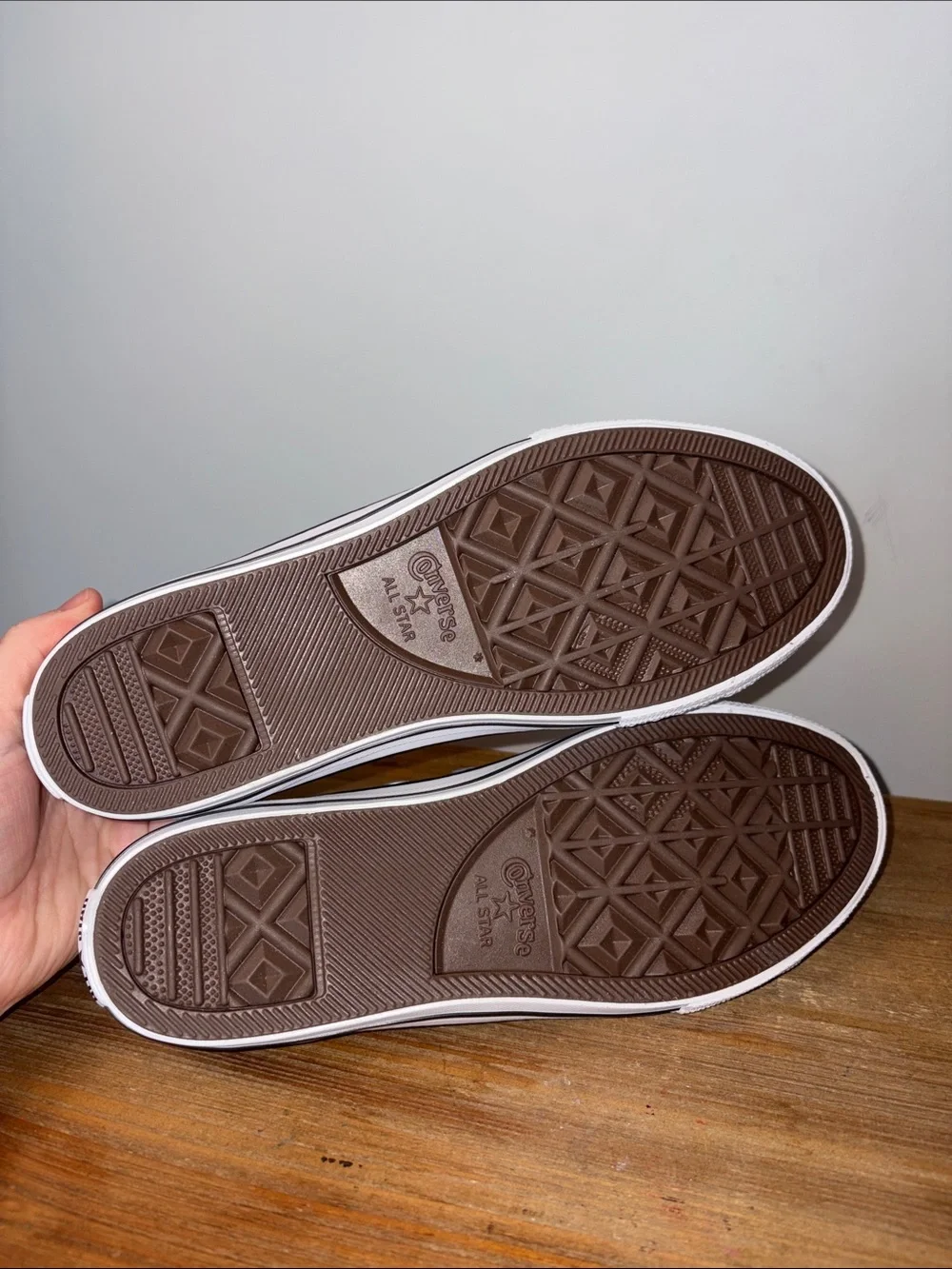 Converse gold metallic